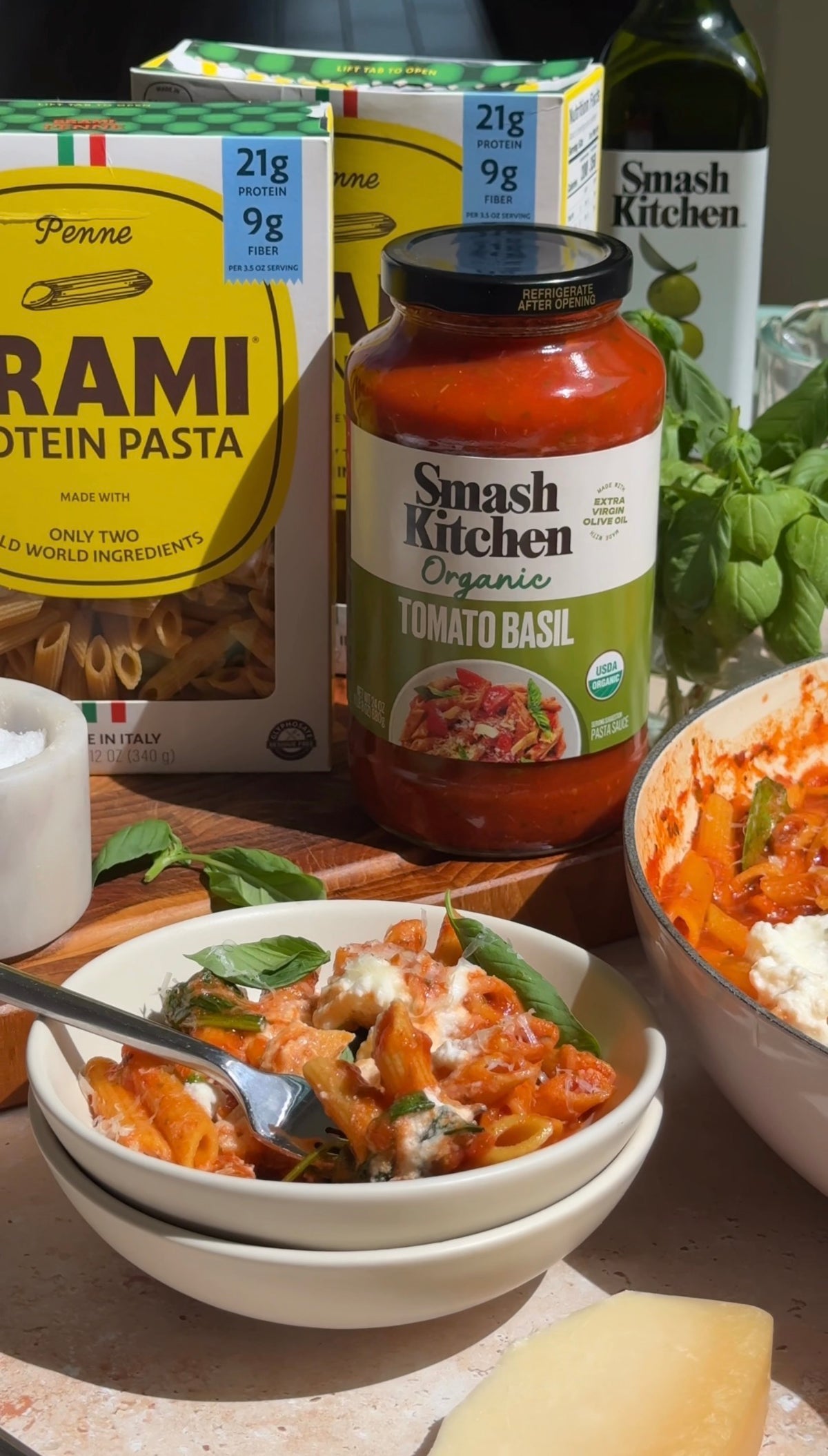 Load video: One-Pot Tomato Basil Pasta 